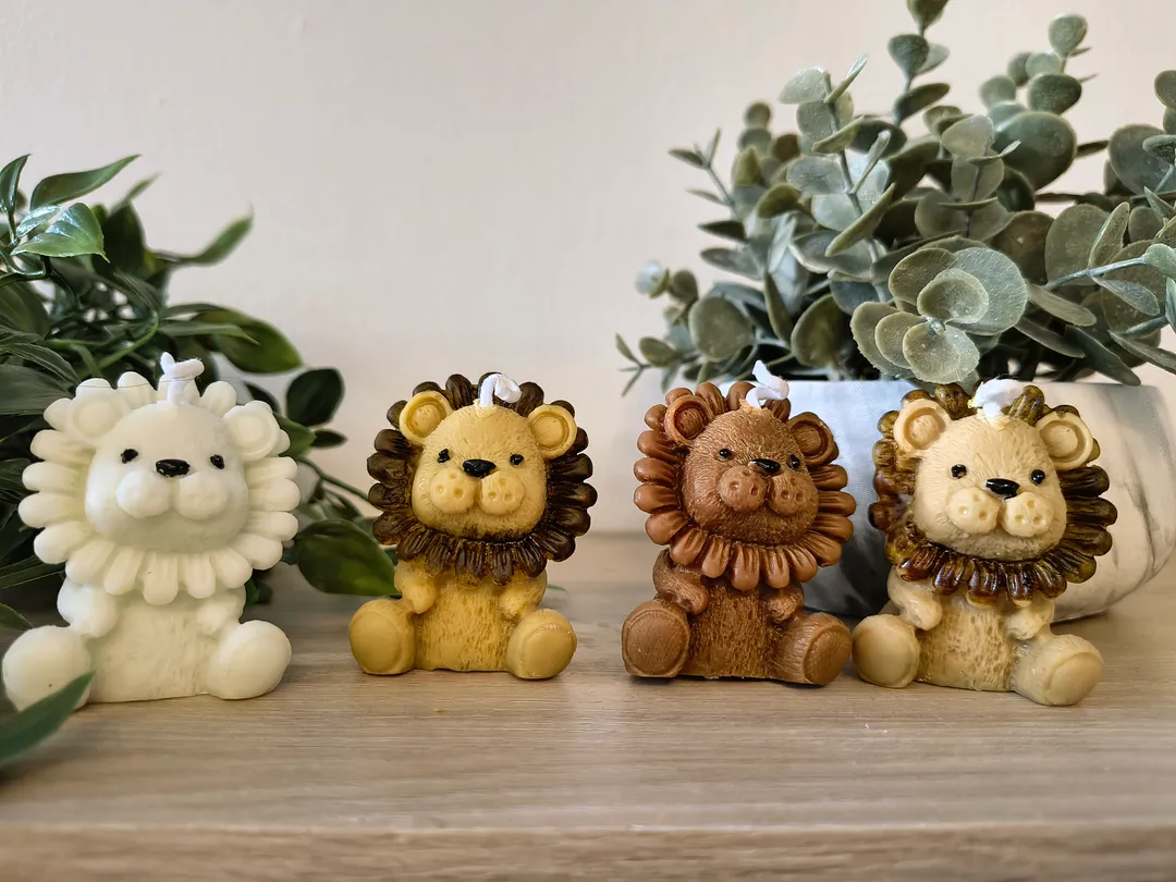 Vela Decorativa Leoncito Aventura – El Detalle Más Tierno