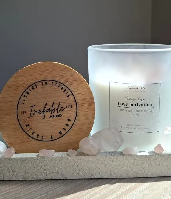 Vela Aromática de Intención Love Activation – Cuarzo Rosado