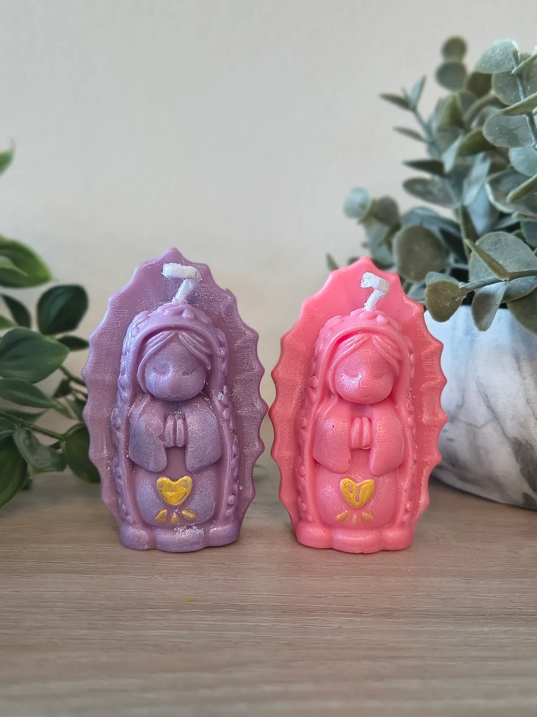 Vela Decorativa Virgencita de la Ternura – Devoción y Paz