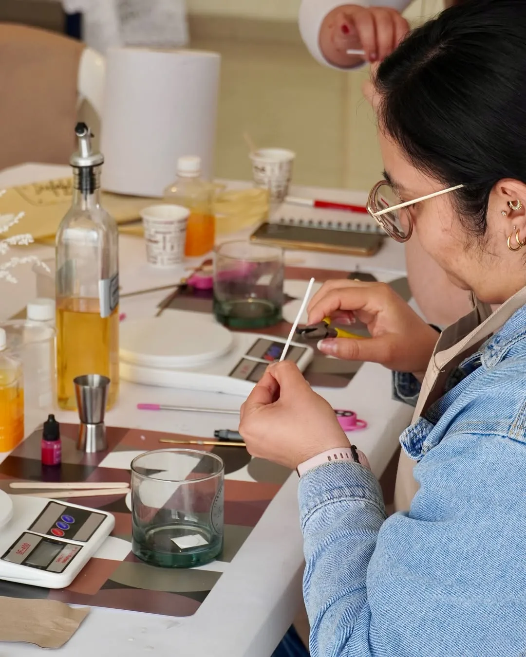 Asistentes al taller de velas de Inefable ALRO (13)